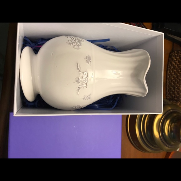 🎁NWOT ceramic pitcher & gift box - Picture 2 of 5